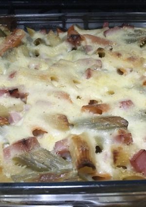 Una foto de Mostacholes con Salsa blanca, Jamón y Muzzarella