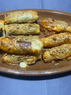 Una foto de Rollitos de hojaldre rellenos