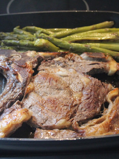 Una foto de Chuletón con espárragos