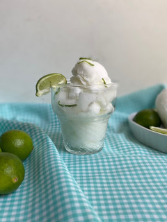 Una foto de Helado de limón sin azúcar y alto en proteínas