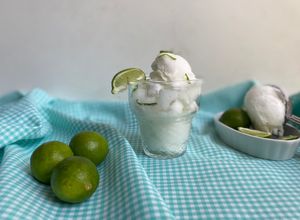 Una foto de Helado de limón sin azúcar y alto en proteínas