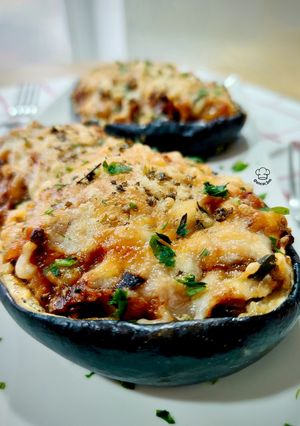 Foto principal de Berenjena gratinada con codillo y boletus