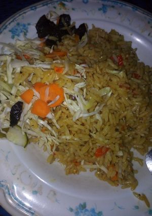A picture of Jellop rice with veges.