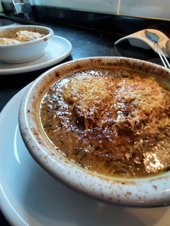 Una foto de Sopa de cebolla francesa