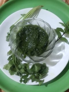 धनिया पत्ती और पुदीने की चटपटी चटनी (dhaniya patti aur pudine ki chatpati chutney recipe in Hindi) रेसिपी मुख्य फोटो
