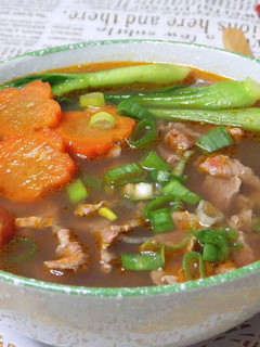 【味王泡麵創意秀】紅燒鮮燙牛肉麵 的食譜成品照片