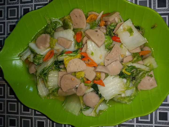 Langkah Mudah untuk Menyiapkan Cah sawi putih bakso yang Bisa Manjain Lidah