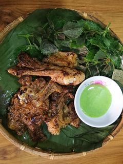 Hình của món Sườn dê nướng sa tế.