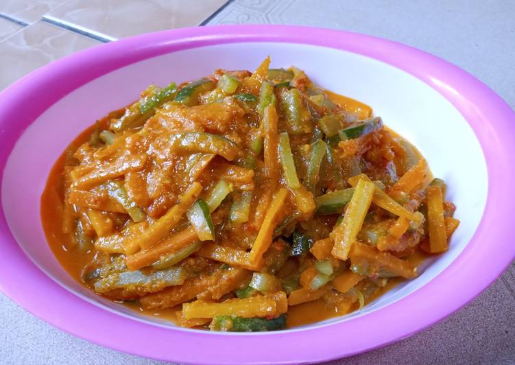 Acar Timun Wortel Bumbu Kuning