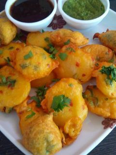 બટાકા અને મેથીના પકોડા (Potato Methi Pakoda Recipe In Gujarati) રેસીપી મુખ્ય ફોટો