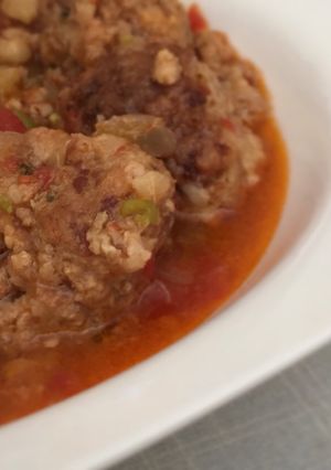 Una foto de Albóndigas con tomate a la portuguesa 🇵🇹