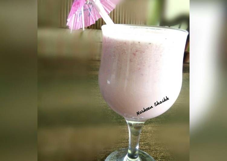 Recipe of Strawberry Smoothie in 15 Minutes for Young Wife