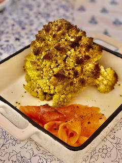 Una foto de Romanescu al horno con especias