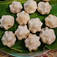 A picture of Ukadiche Modak.