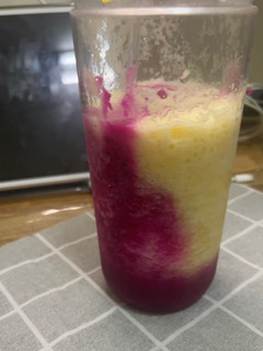 顏值高高鳳梨蘋果火龍果汁 的食譜成品照片