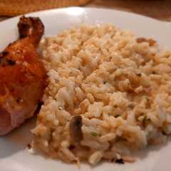Una foto de Arroz a la Crema de Champignones con Pollo al Horno