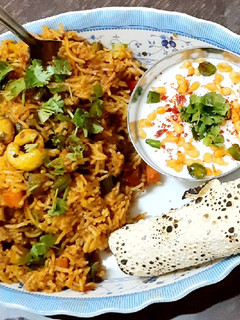 હૈદરાબાદી વેજ બિરયાની(Hyderabadi veg biryani recipe in Gujarati) રેસીપી મુખ્ય ફોટો