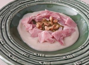 Foto principal de Parmentier de patata y lacón, con pesto suave de nueces