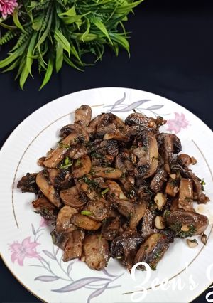 A picture of Button Mushroom Stir Fry.