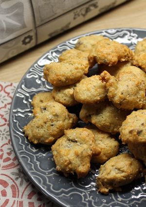 Une photo de Cookies apéritif au bleu et aux noisettes