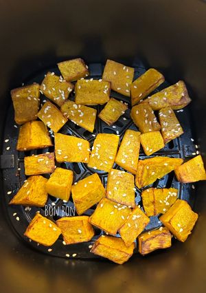 Hình của món Bí Đỏ Nướng Mè NCKD.