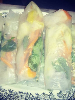 Una foto de Rollitos vietnamitas de ensalada con cangrejo