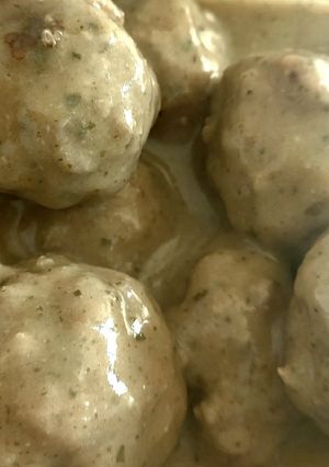 Una foto de Albóndigas en salsa verde