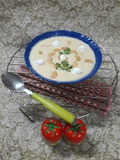 કાજુ ખોયા મલાઈ કરી (Kaju Khoya Malai Curry Recipe in Gujarati) રેસીપી મુખ્ય ફોટો