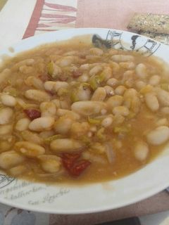Una foto de Judías blancas estofadas veganas