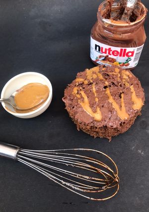 ચોકલેટ નુટેલા દેલગોના કેક (Chocolate Nutella dalgona cake recipe in Gujarati) રેસીપી મુખ્ય ફોટો