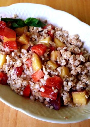 Фото Каша 9 злаков с персиками, клубникой и кокосовым маслом😋.