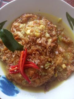 Foto resep Telur ceplok kuah santan pedas