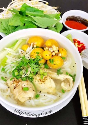A picture of Chicken Pho with Young Eggs.