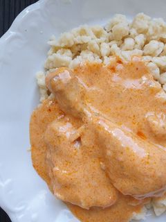 Paprikás csirke galuskával recept fotója