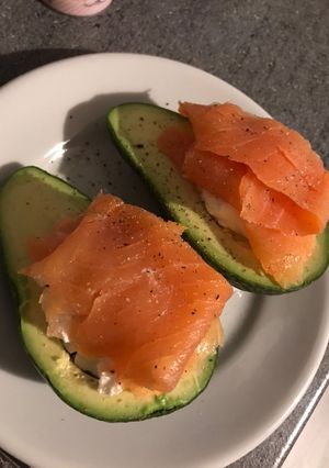 Foto resep #ketodietrecipe Avocado dengan Smoked salmon