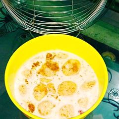 A picture of Mash dal dahi bare.