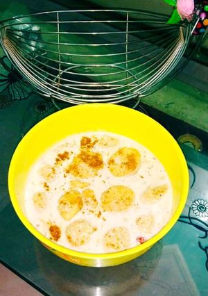 A picture of Mash dal dahi bare.