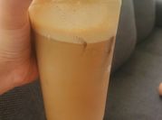 Una foto de café con hielo