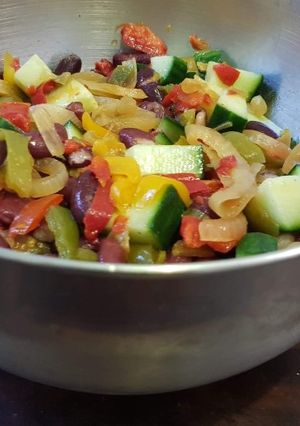 Une photo de Salade d'haricots rouges colorée