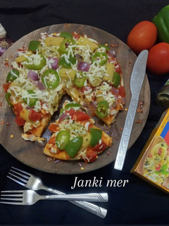 વેજ પીઝા (Veg pizza Recipe in Gujarati) રેસીપી મુખ્ય ફોટો