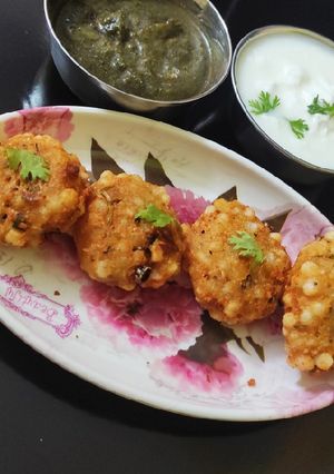 साबुदाना वड़ा (sabudana vada recipe in hindi) रेसिपी मुख्य फोटो