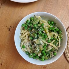 A picture of 'Back of the fridge' veggie carbonara.