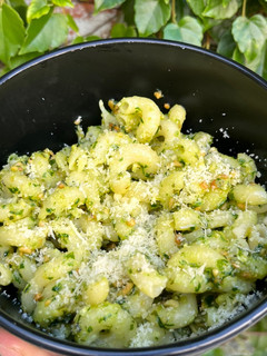 Una foto de Fideos con pesto