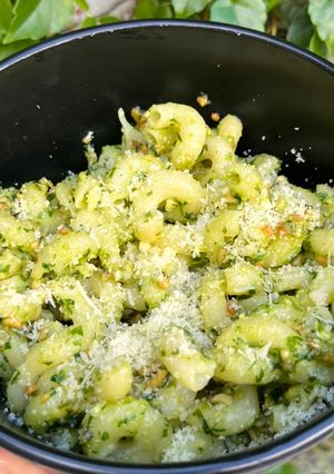 Una foto de Fideos con pesto