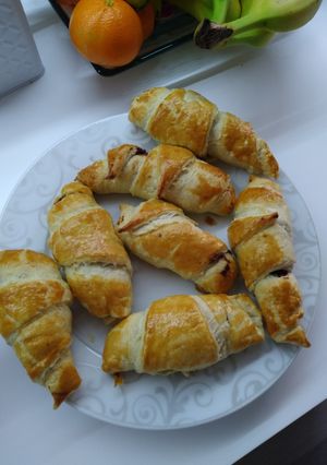Una foto de Cruasanes masa de hojaldre con crema de cacao casera