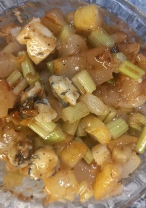 Una foto de Ensalada Tibia de Peras, Apio y Queso Azul