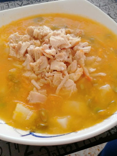 Una foto de Sopa de verduras con pechuga