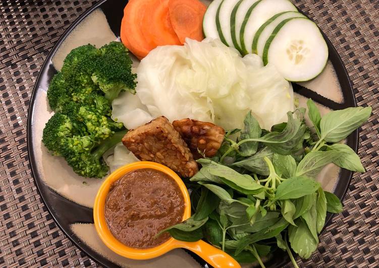 Pecel sayur+tempe Pecel sayur+tempe