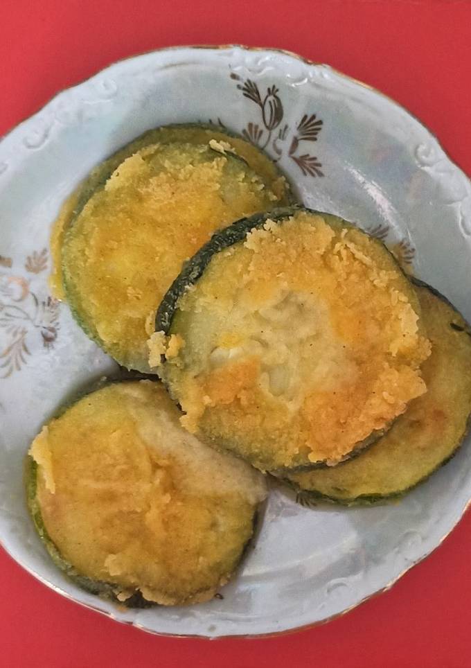 Цукіні (кабачок) у кукурудзяному борошні