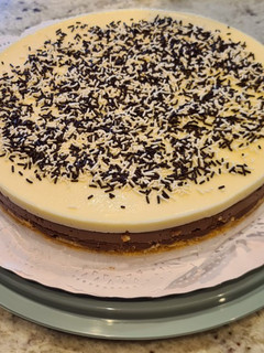 Una foto de Tarta tres chocolates